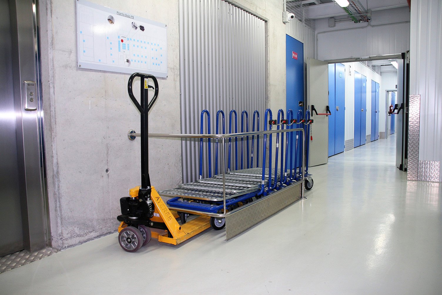 carga-descarga-carros-espaciogeo-vigo Utillaje. Carga y Descarga Carros Espaciogeo Vigo